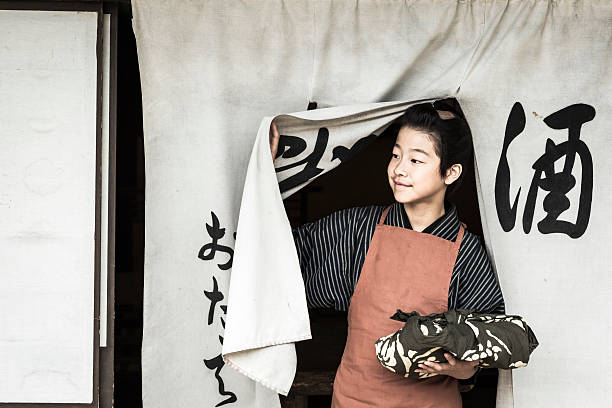 istock Children who apprenticeship of the Edo Period 607283008