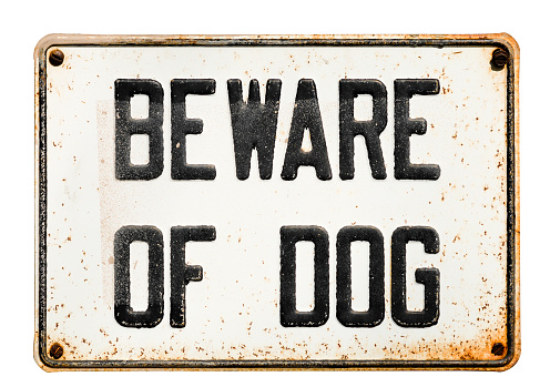 Cuidado con el signo de perro en blanco photo