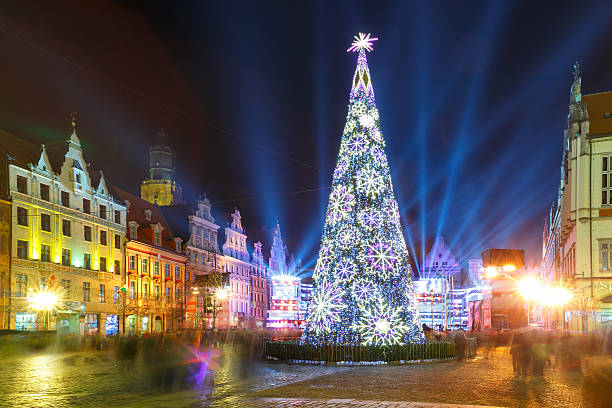 espectáculo de láser de luz en market square, wroclaw, polonia - eastern usa national holiday annual event celebration event fotografías e imágenes de stock