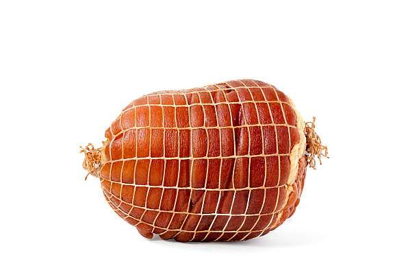 corvejón de jamón deshuesado ahumado envuelto en redes - red meat fotografías e imágenes de stock