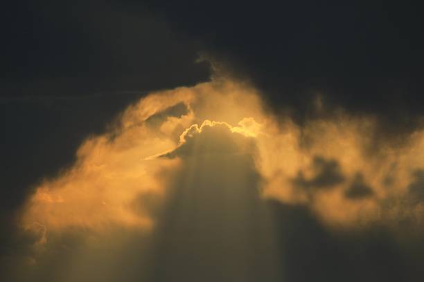 Fundo sunset sky - Raio de Luz e Maravilha - foto de acervo