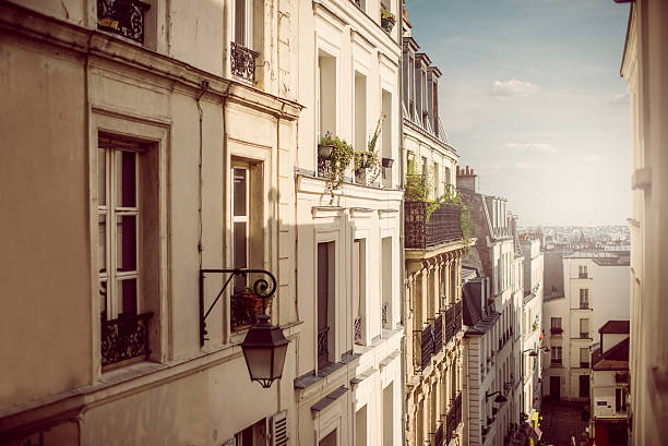 istock Streets of Paris 607301642