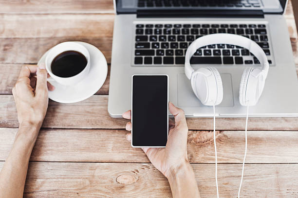 Computer Phone Work 1,900+ Office Phone Macro Stock Photos, Pictures & Royalty-Free Images ...