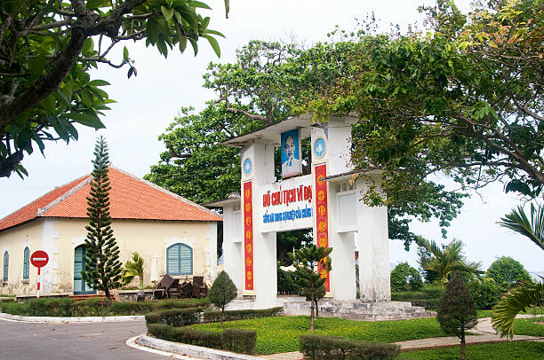 istock Greeting Gate Knife, Island Knife, Vietnam 607475622