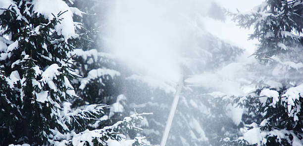 equipos para nieve artificial - mountain winter season machine snow making machine fotografías e imágenes de stock