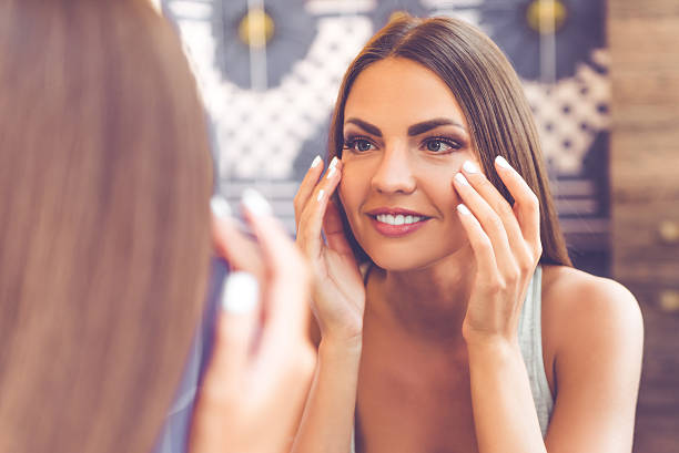 istock Girl in the bathroom 607486252