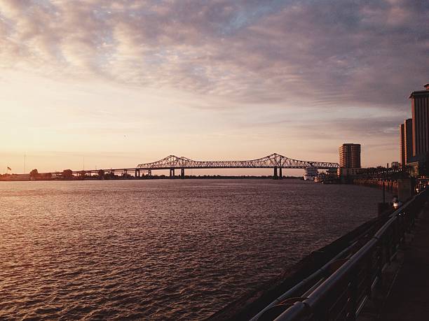 istock Mississippi River bridge at sunrise 607489040