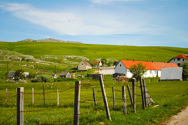 landschaftliche schönheit von montenegro - lovcen stock-fotos und bilder