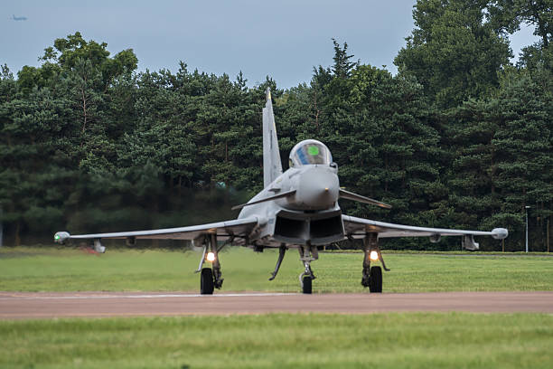 eurofighter typhoon  - military airplane military eurofighter typhoon zdjęcia i obrazy z banku zdjęć