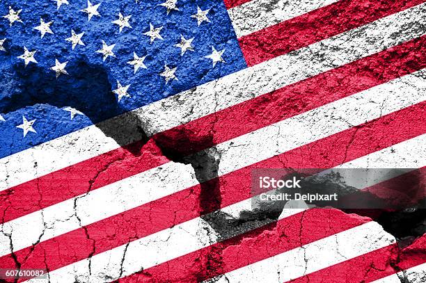 コンセプトひび割れた背景にアメリカの旗 - アメリカ合衆国のストックフォトや画像を多数ご用意 - アメリカ合衆国, 分ける, 分離