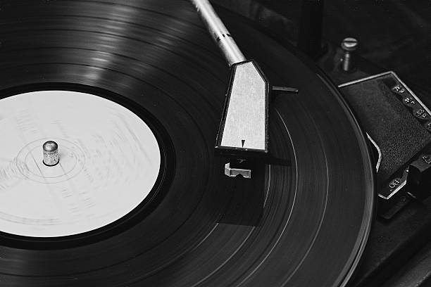istock Picture of a vinyl record playing 607615262