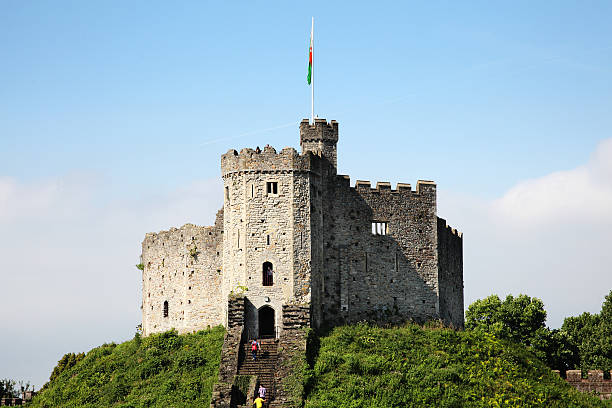 замок кардиффа - castle cardiff wales welsh culture стоковые фото и изображения