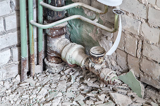 istock Old sewer pipes in the bathroom 607621162