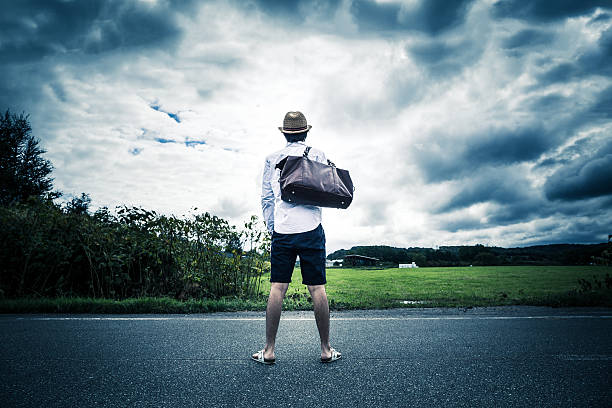 istock Men who walk the straight road 607649474