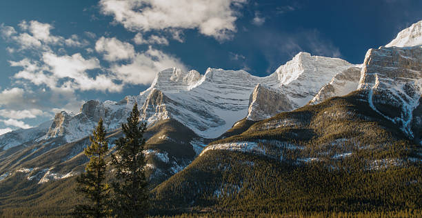 istock Winter Sunrise on Mount Rundle Canada 607651700
