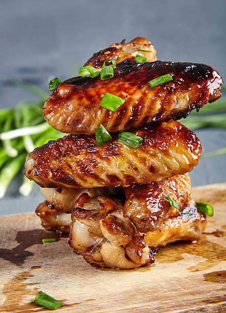 skrzydełka kurczaka z miodem i musztardą - wing chicken barbecue grilled zdjęcia i obrazy z banku zdjęć