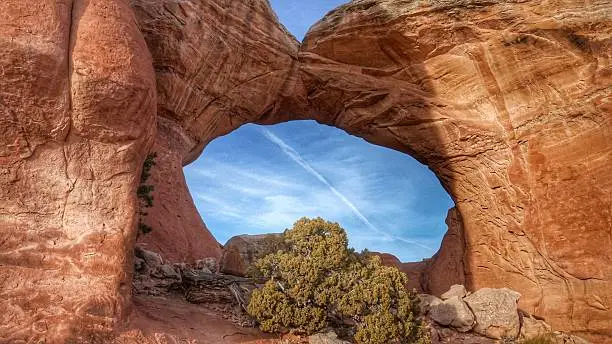 Photo of Popular Broken Arch, Arches National Park, Utah