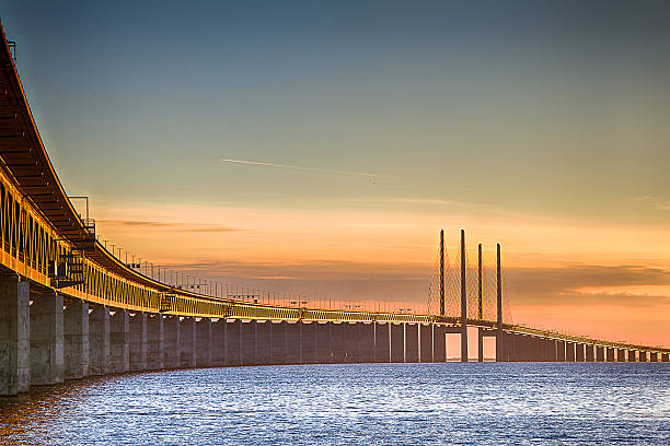 オレスンズブロン橋 - öresund ストックフォトと画像