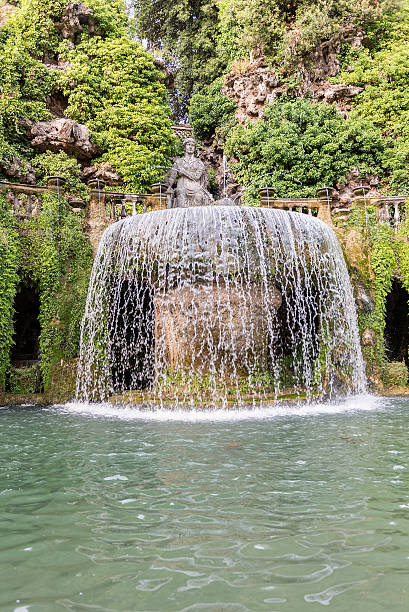 owalny fontanna w villa d'este, tivoli, włochy - stream day eastern usa falling water zdjęcia i obrazy z banku zdjęć