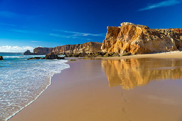 praia do tonel, small isolated beach in alentejo, sagres, portugal - alentejo imagens e fotografias de stock