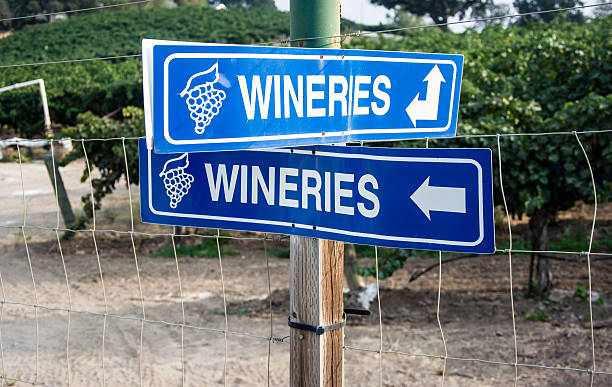 あらゆる方向のウィネリーズ - wine direction usa the americas ストックフォトと画像