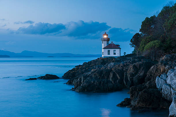 Lime Kiln Point State Park This park is considered one of the best places in the world to view whales from land.This lighthouse is set on the west side of San Juan Island in Washington state. lime kiln lighthouse stock pictures, royalty-free photos & images
