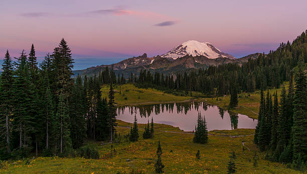 istock Tipsoo Lake at Sunrise 607876022