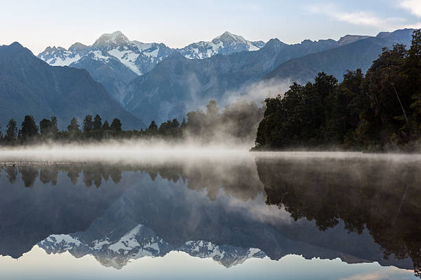 lac matheson nature panorama au lever du soleil, nouvelle-zélande - franz josef glacier photos et images de collection