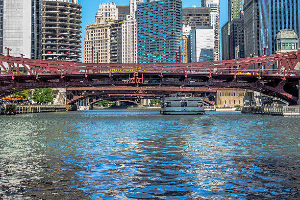 istock Chicago River Clark Street Bridge 607884228