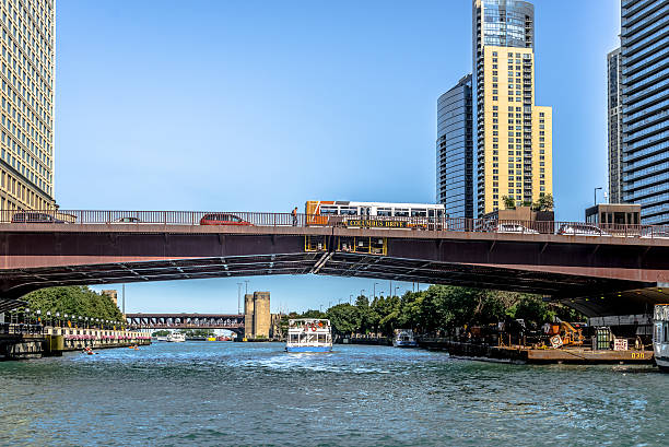 istock Chicago River Columbus Street Bridge 607885750