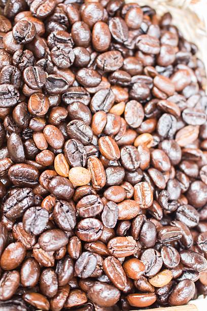 granos de café tostado  - fressness fotografías e imágenes de stock