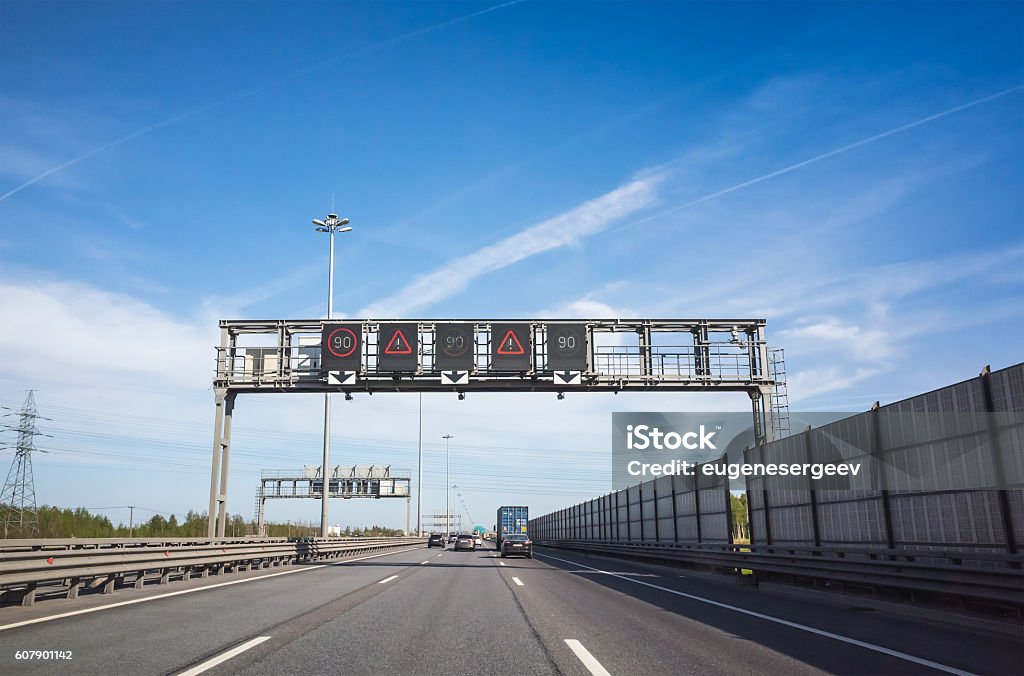 Breite Autobahnausrüstung - Lizenzfrei Geschwindigkeitsbegrenzung Stock-Foto