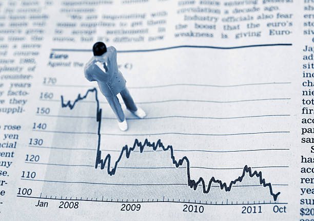 отрицательный бизнес-схема с бизнесмен - interest rate stock exchange newspaper finance стоковые фото и изображения