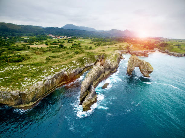 castro gaviotas - playa del silencio asturias fotografías e imágenes de stock