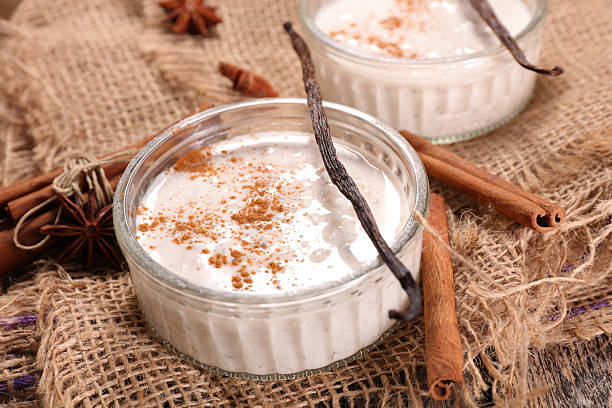 budín de arroz - rice pudding fotografías e imágenes de stock