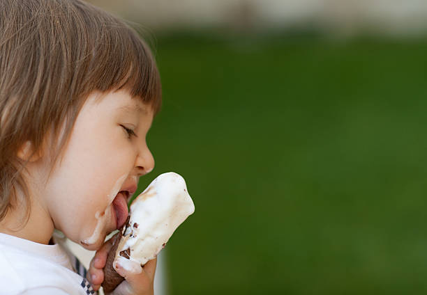 happy boy und eis - child chocolate ice cream human mouth stock-fotos und bilder