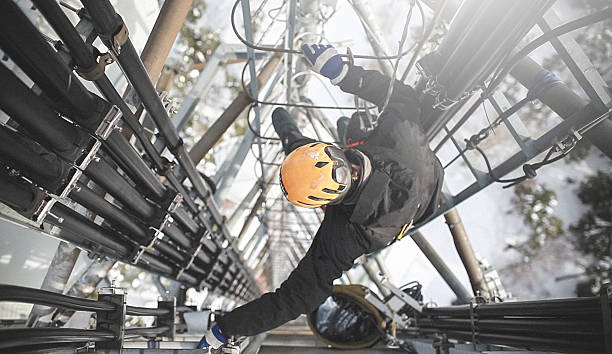 istock Telecommunication manual high worker engineer repairing antenna 608005892