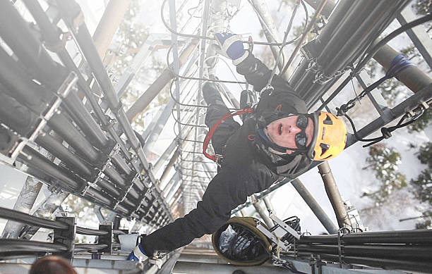 istock Telecommunication manual high worker engineer repairing antenna 608005972