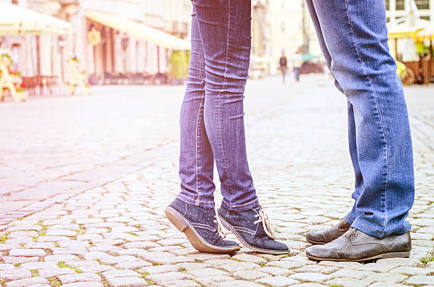 istock couple dating in city 608505672