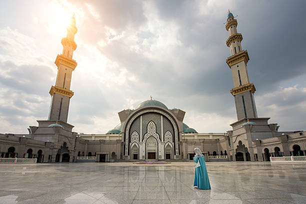 istock Muslim muslim pray 608517586