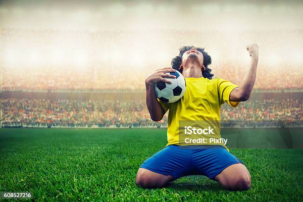 축구를 축하하는 축구 선수 또는 축구 선수 축구에 대한 스톡 사진 및 기타 이미지 - 축구, 브라질, 골인