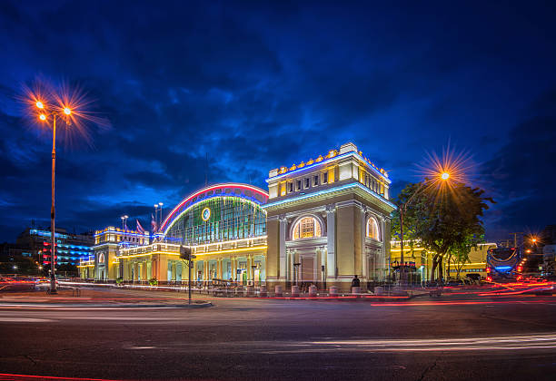 станция хуа лампхонг в таиланде. - royal train стоковые фото и изображения