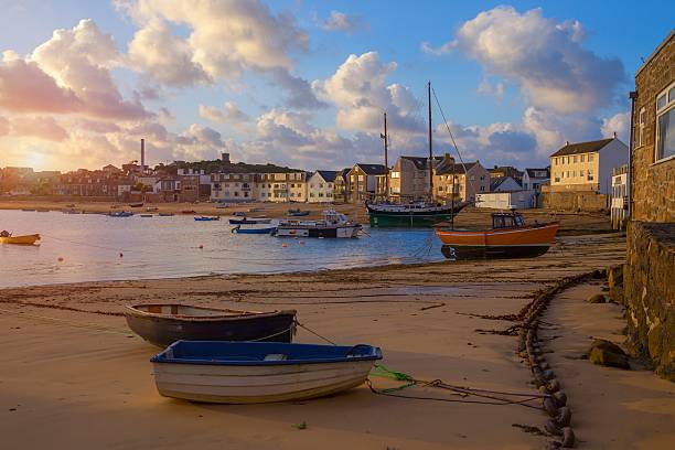 porto de santa maria ao amanhecer, ilhas de scilly - cornwall england travel destinations uk beach - fotografias e filmes do acervo