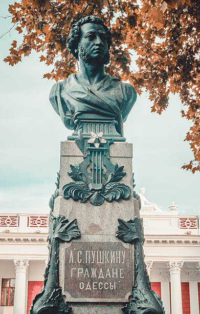monument à alexandre pouchkine. ville d’odessa, ukraine - pushkin photos et images de collection