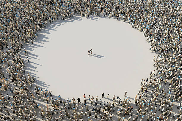 istock organized a group of people 608614720