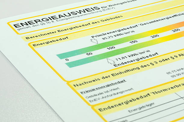 certificado energético de un edificio - energieausweis fotografías e imágenes de stock