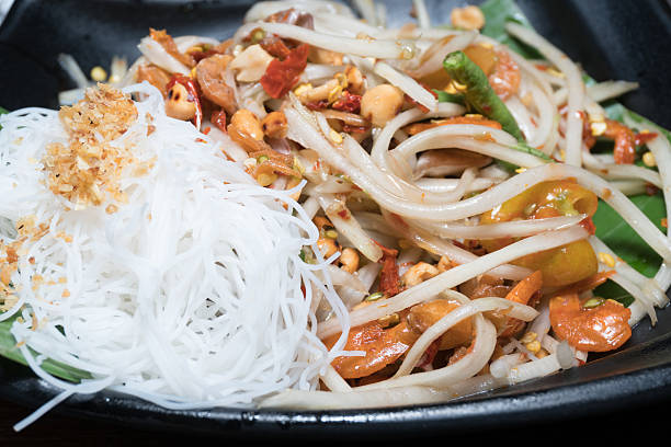 istock Papaya Spicy Salad 609049308