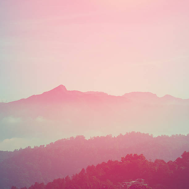 썬라이즈 산맥 위로  - vibrant color outdoors vertical horizontal 뉴스 사진 이미지
