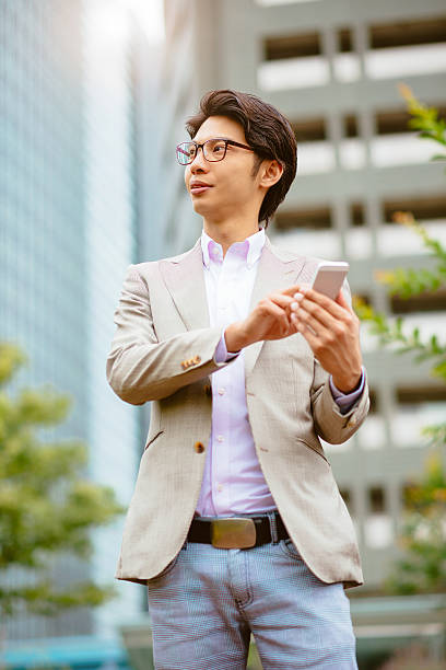 istock Busy Japanese stock broker 609072812