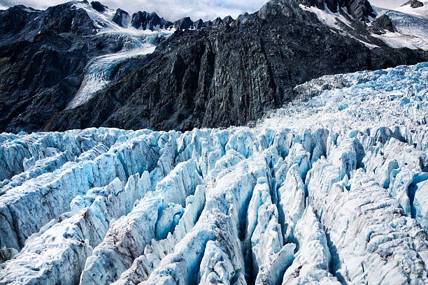 glacier franz josef dans les alpes du sud, nouvelle-zélande - franz josef glacier photos et images de collection